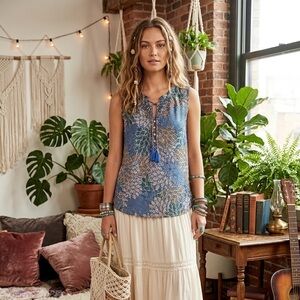 Daniel Rainn Blue Floral Sleeveless Lace-Up Top